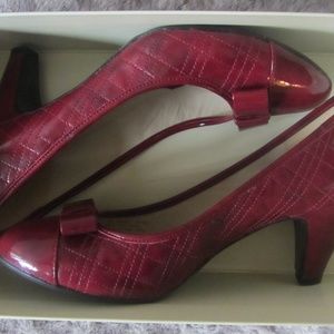 WIDE WIDTH Red Naturalizer Brazen Heels Pumps, 7.5
